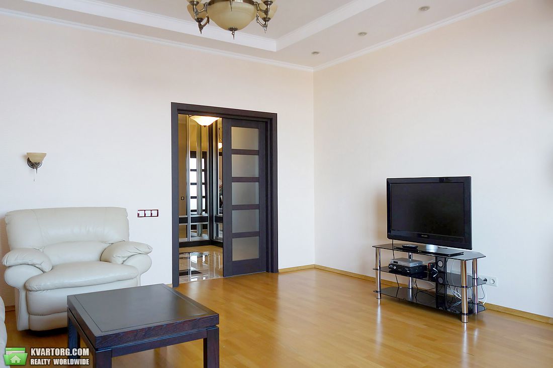 Rent out 2-room apartment. Киев, Леси Украинки бульв. — photo 7