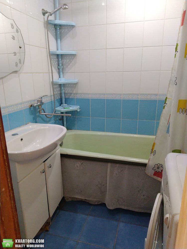 Rent out 1-room apartment. Киев, Харьковское шоссе — photo 1