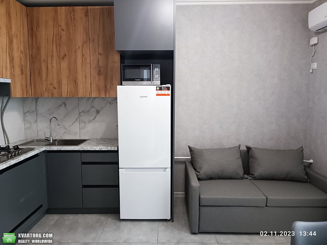 Rent out 1-room apartment. Киев, Зодчих — photo 3