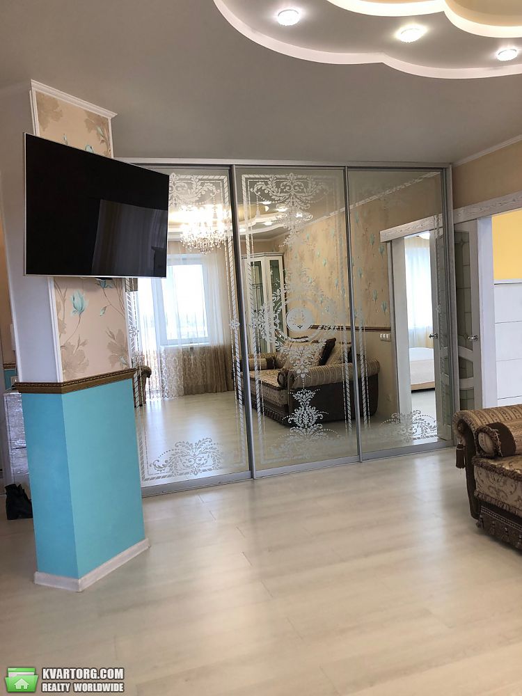 Rent out 2-room apartment. Киев,  Комбинатная — photo 4