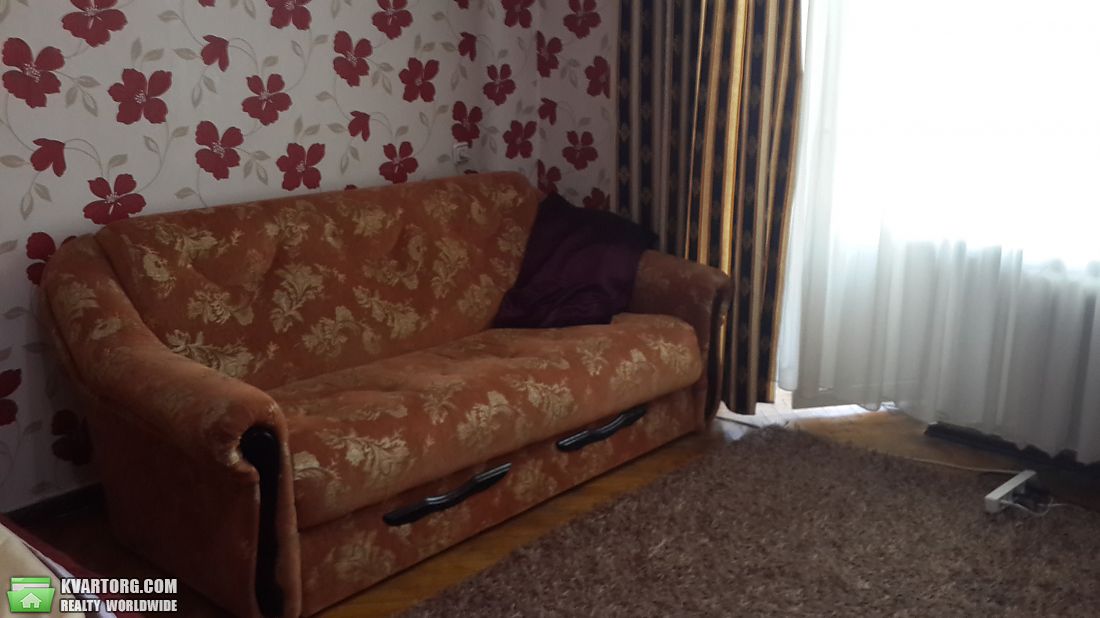 Rent out 1-room apartment. Киев, Кирилловская ул. — photo 1