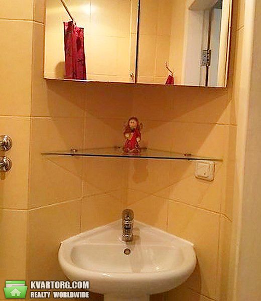 Rent out 2-room apartment. Киев,  Жилянская — photo 3