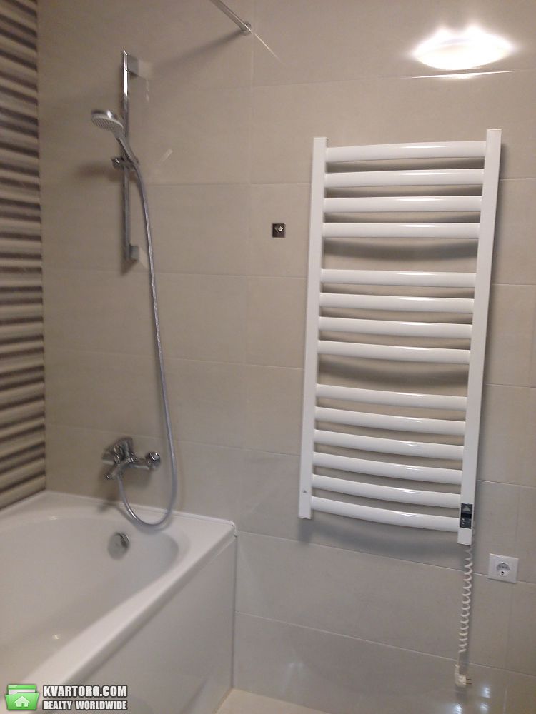 Rent out 2-room apartment. Киев,  Комарова — photo 3