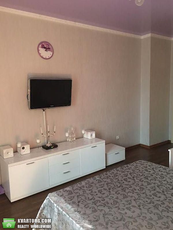 Rent out 2-room apartment. Киев,  Забилы — photo 3