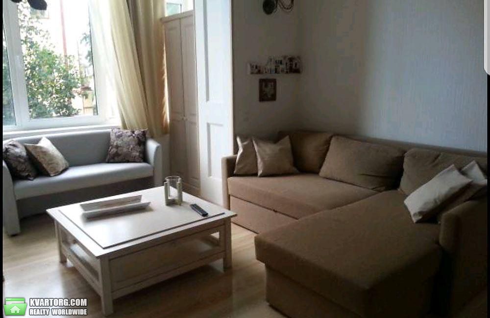 Rent out 3-room apartment. Киев,  Костельная — photo 1