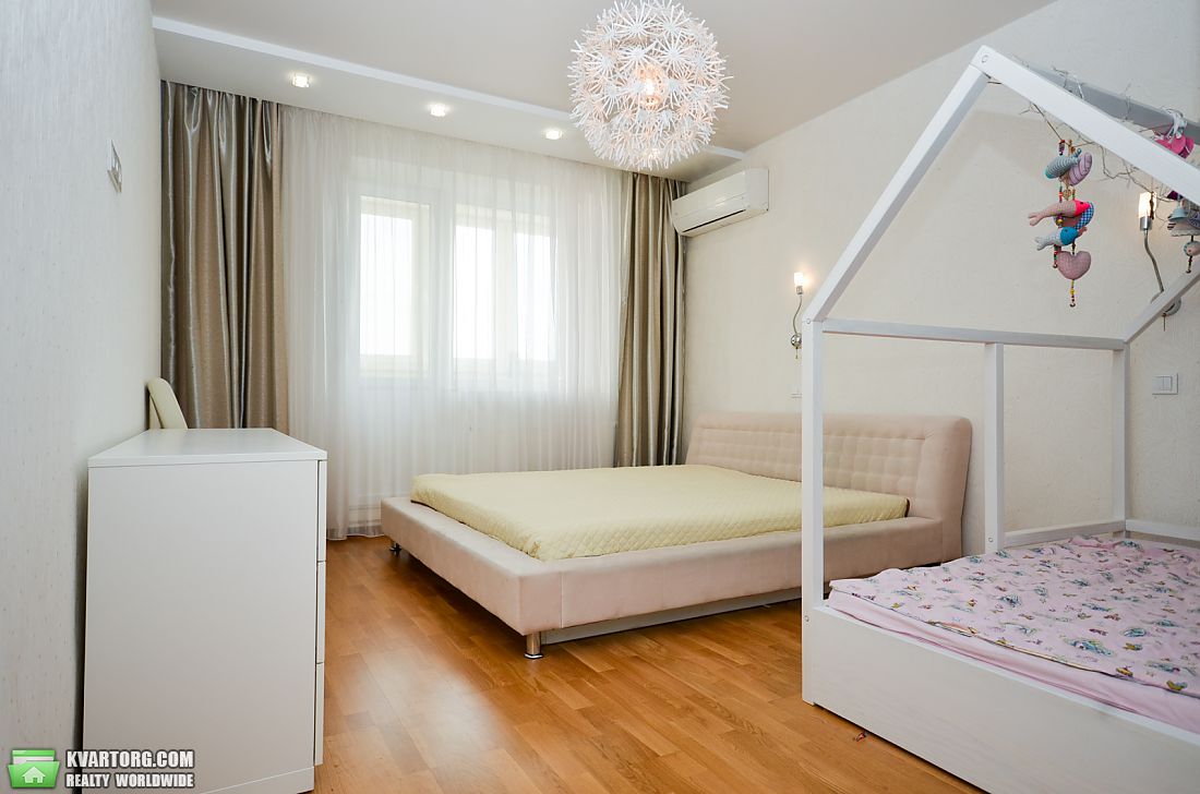 Rent out 2-room apartment. Киев, Голосеевская — photo 1
