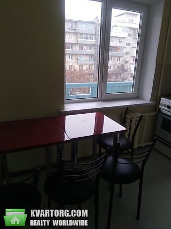 Rent out 2-room apartment. Киев,  Зодчих — photo 7