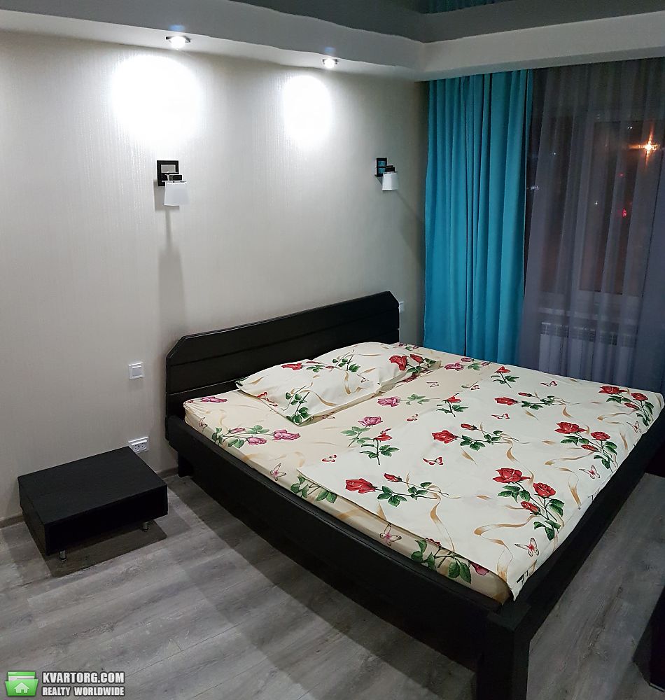 Rent out 2-room apartment. Киев,  Перова бул — photo 1