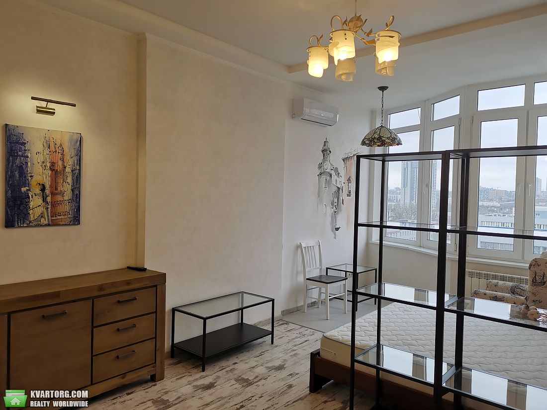 Rent out 1-room apartment. Киев, Жилянська — photo 1