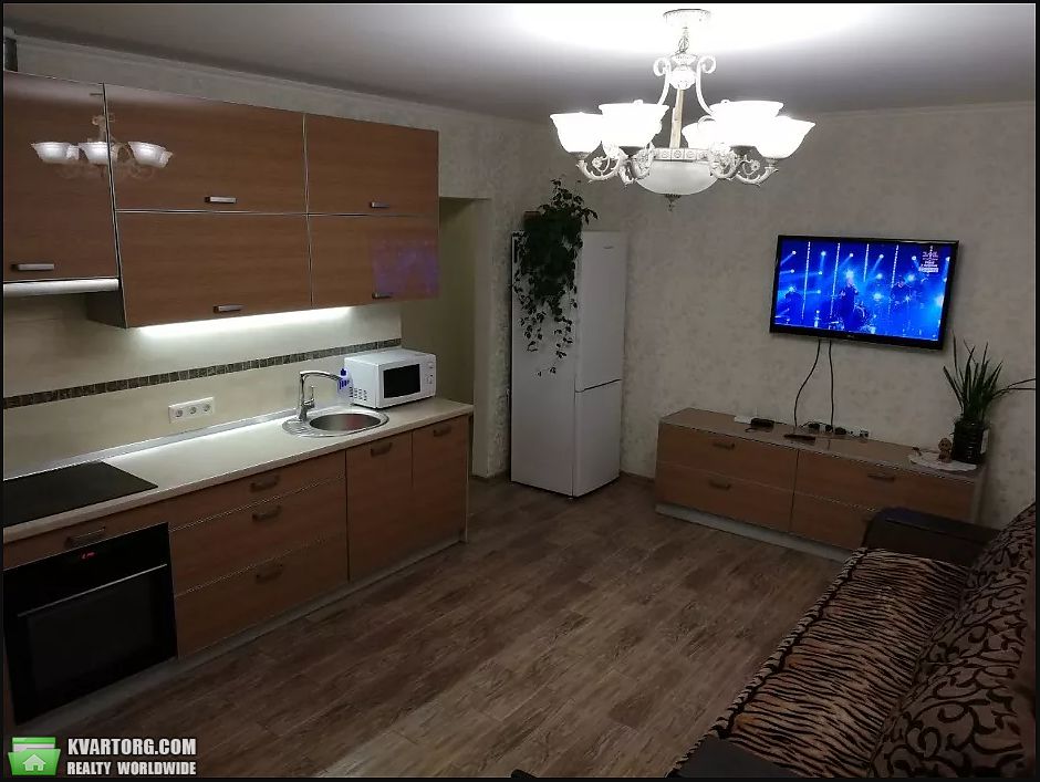 Rent out 2-room apartment. Киев,  Комбинатная — photo 9