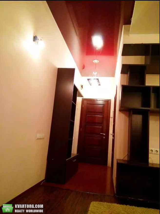 Rent out 2-room apartment. Киев,  Салютная — photo 3