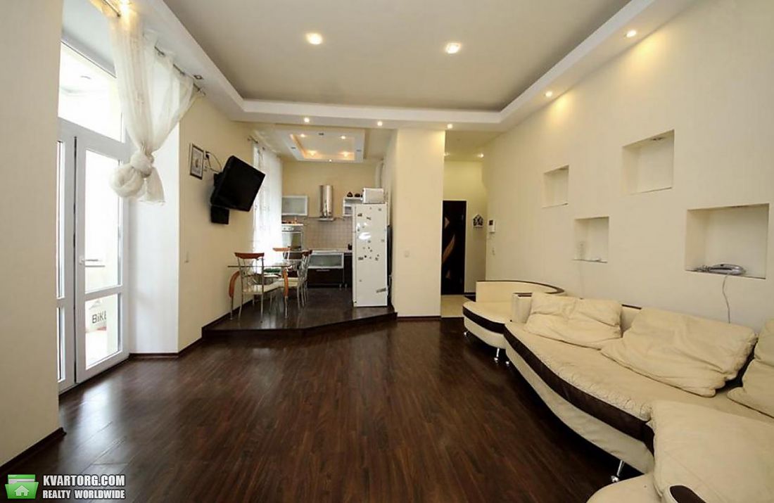 Rent out 2-room apartment. Киев,  Саксаганского — photo 3