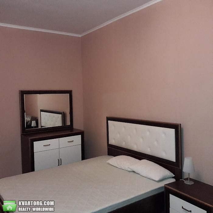 Rent out 1-room apartment. Киев,  Кловский спуск — photo 1