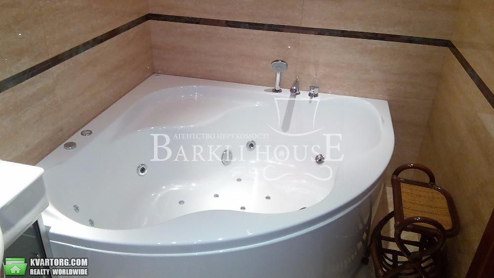 Rent out 3-room apartment. Киев,  Салютная — photo 4