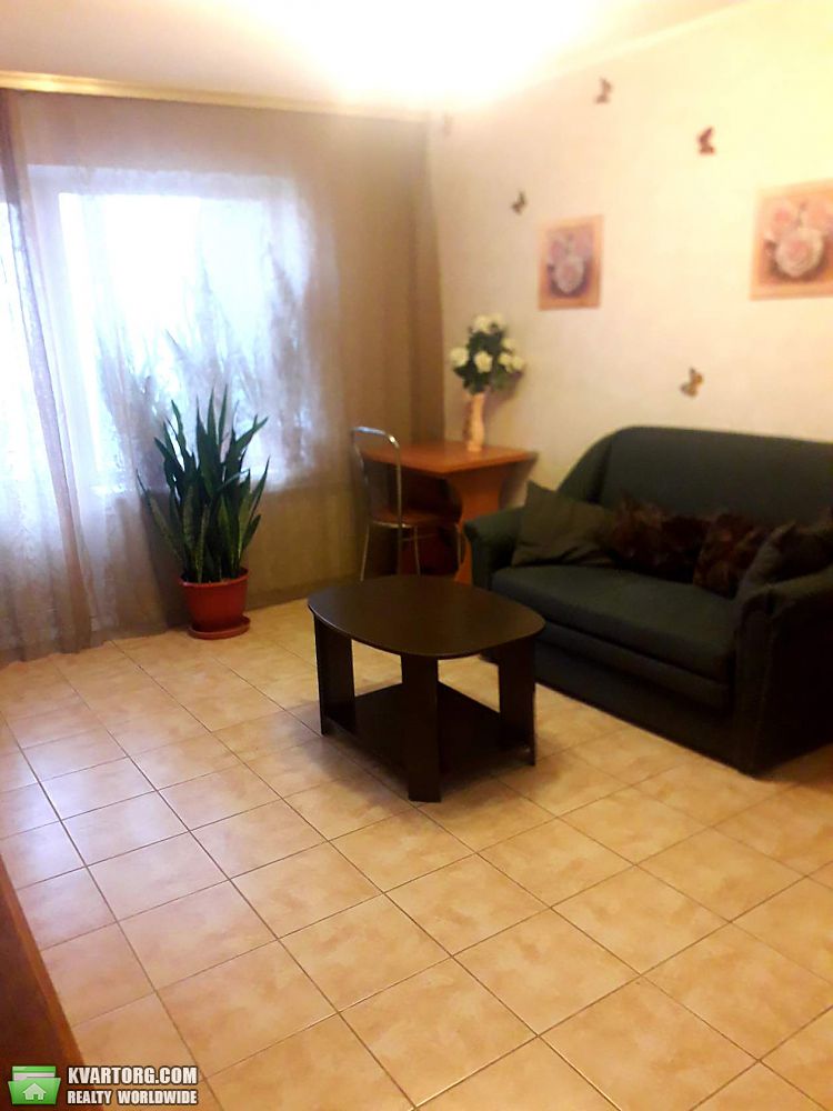 Rent out 1-room apartment. Киев,  Демиевская — photo 1