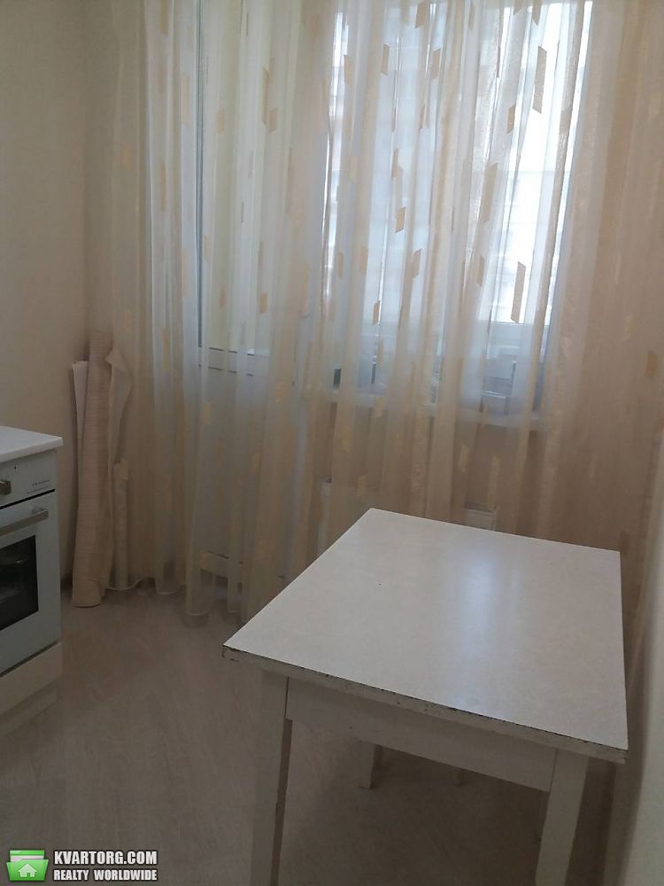 Rent out 2-room apartment. Киев, Харьковское шоссе — photo 8
