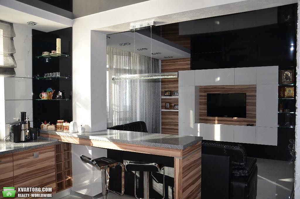 Rent out 3-room apartment. Киев,  Липковского — photo 1