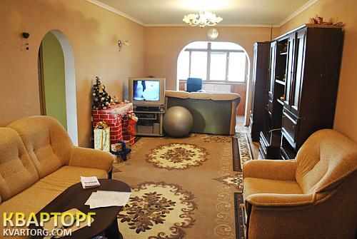 Rent out 3-room apartment. Киев, Декабристов — photo 1