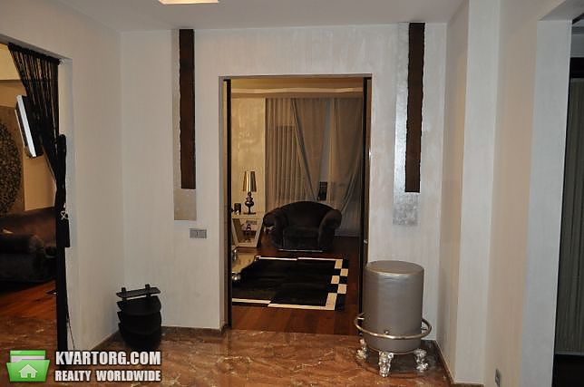 Rent out 3-room apartment. Киев,  Владимирская — photo 2