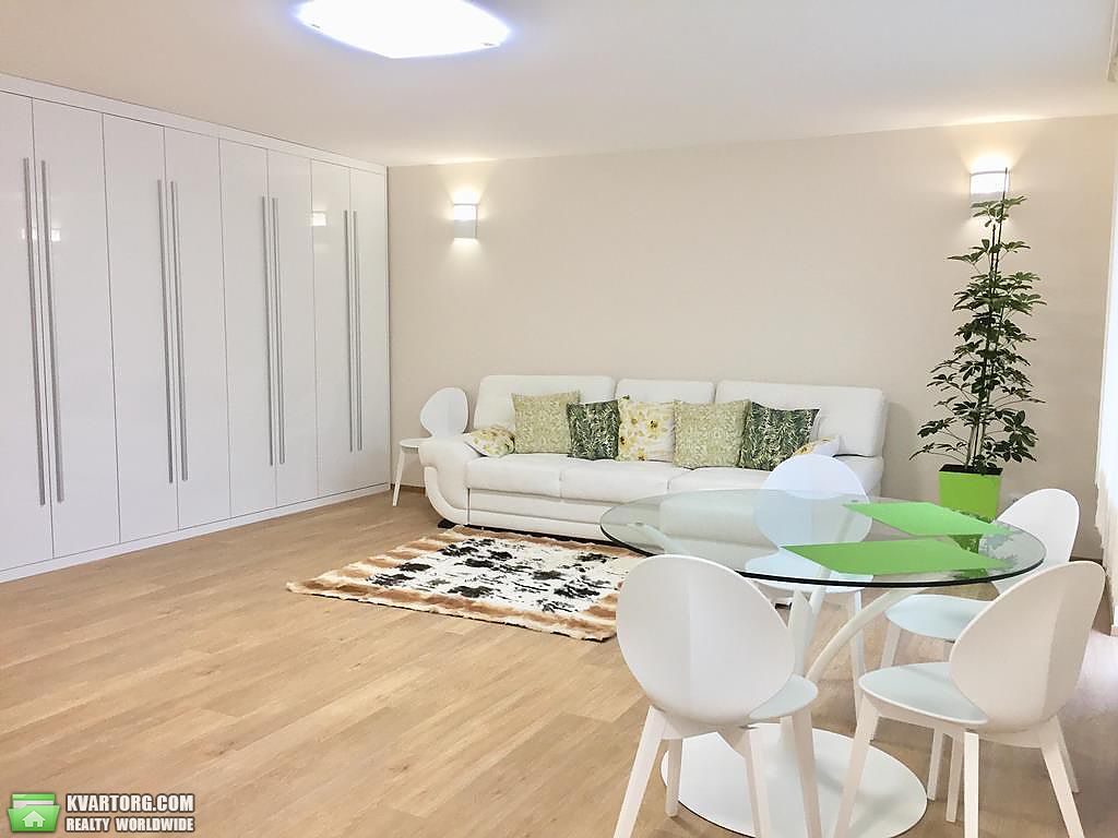 Rent out 2-room apartment. Киев,  Владимирская — photo 2