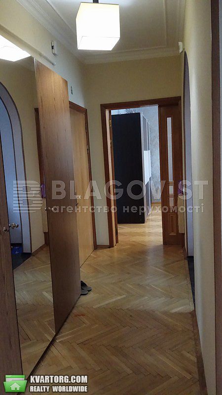 Rent out 2-room apartment. Киев, Жилянська — photo 8