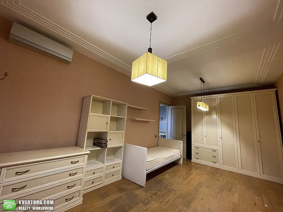 Rent out 3-room apartment. Киев,  Жилянская — photo 7