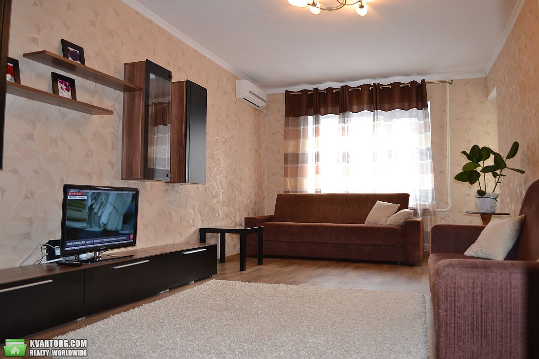 Rent out 1-room apartment. Киев, Первомайского Леонида — photo 1