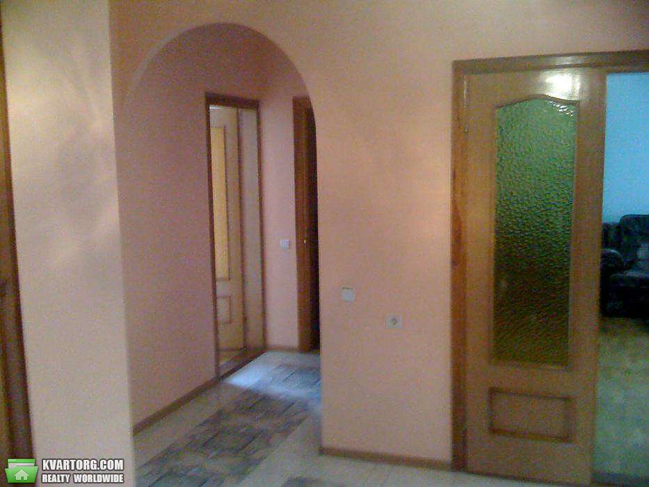 Rent out 3-room apartment. Киев,  Амосова — photo 10