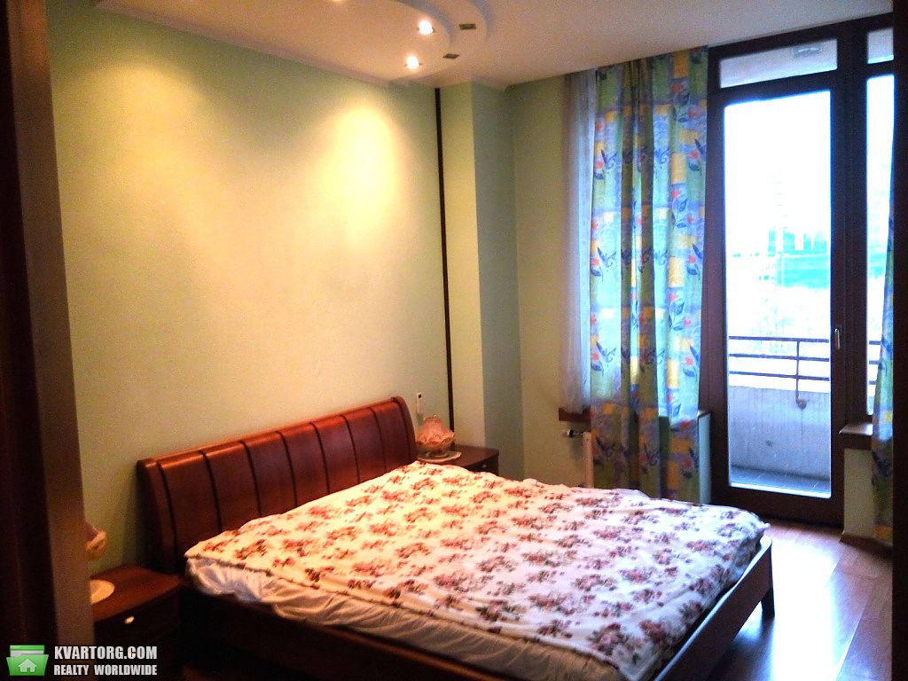 Rent out 2-room apartment. Киев,  Жилянская — photo 4