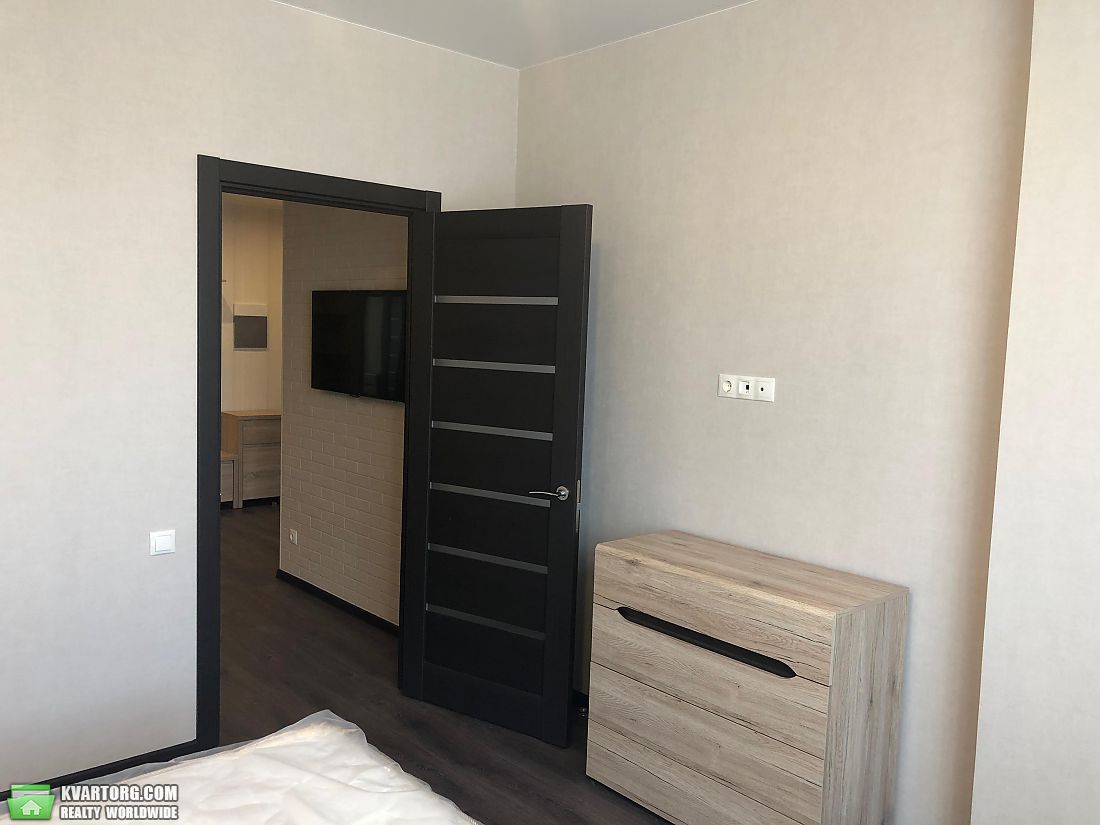 Rent out 1-room apartment. Киев,  Конева — photo 1