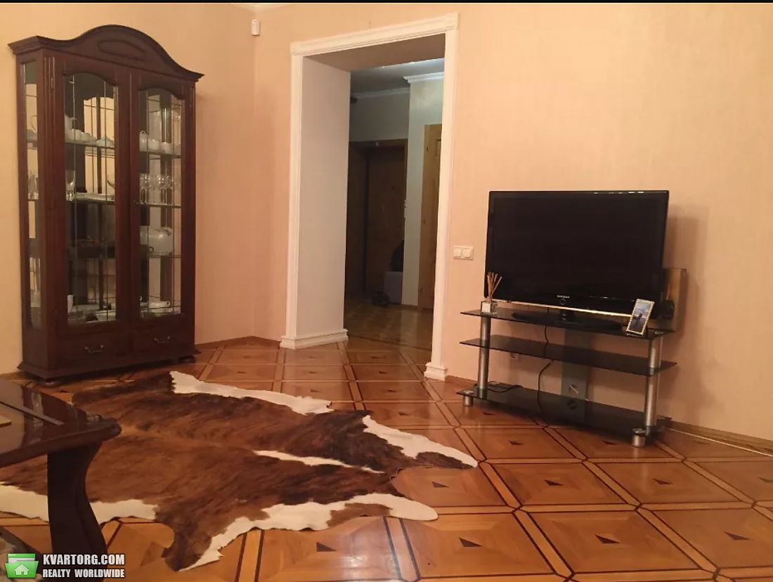 Rent out 3-room apartment. Киев,  Княжий Затон — photo 1