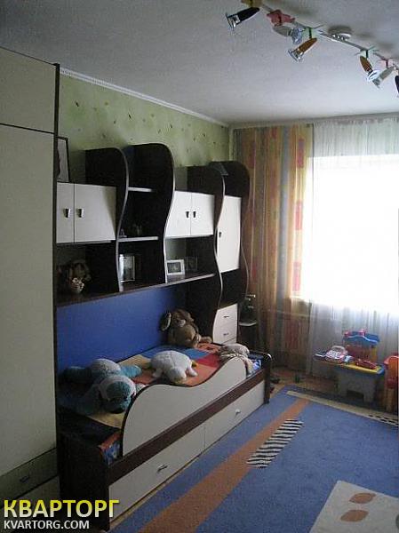 Rent out 3-room apartment. Киев,  Салютная — photo 6