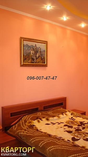 Rent out 2-room apartment. Киев,  Жилянская — photo 1