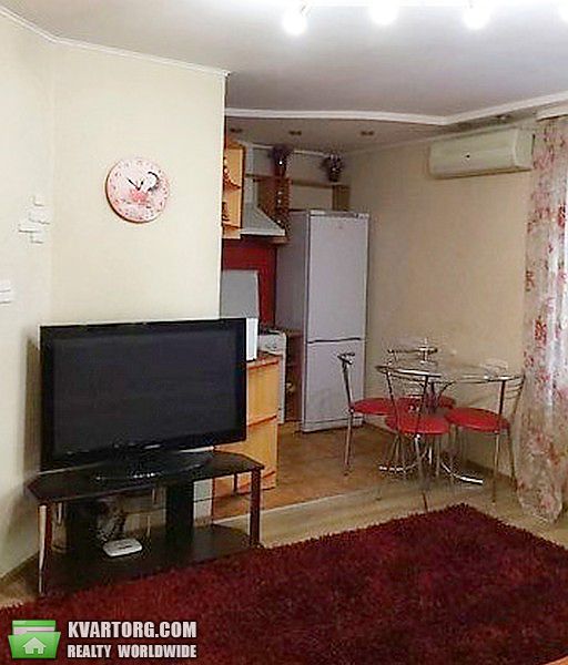 Rent out 2-room apartment. Киев,  Жилянская — photo 8