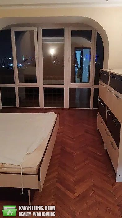 Rent out 3-room apartment. Киев, Стратегическое шоссе — photo 1