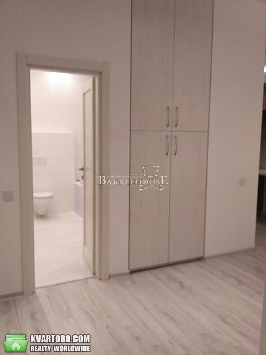 Rent out 2-room apartment. Киев, Дегтярная — photo 9