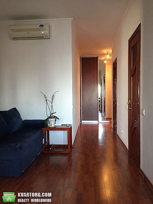 Rent out 2-room apartment. Киев,  Кошица — photo 3