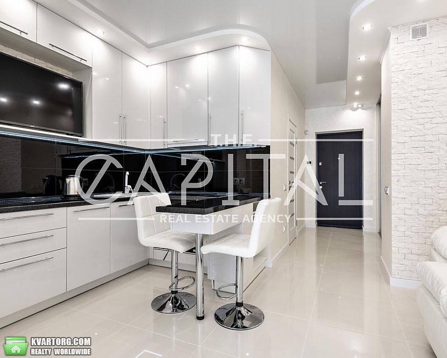 Rent out 2-room apartment. Киев,  Предславинская — photo 1