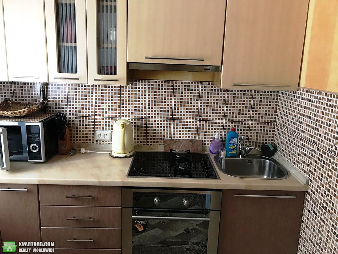 Rent out 2-room apartment. Киев,  Гната Юры — photo 1