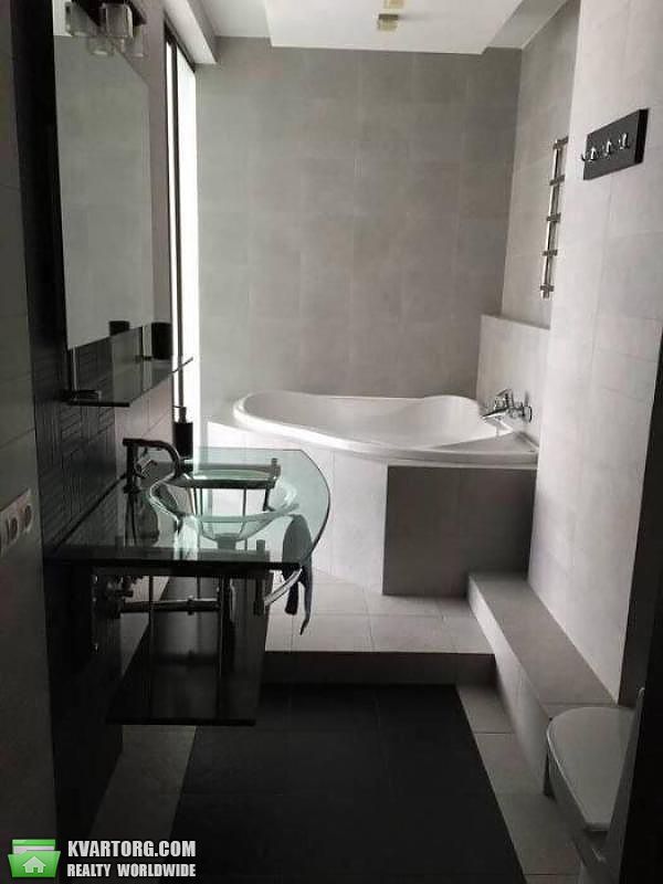 Rent out 3-room apartment. Киев,  Амосова — photo 5