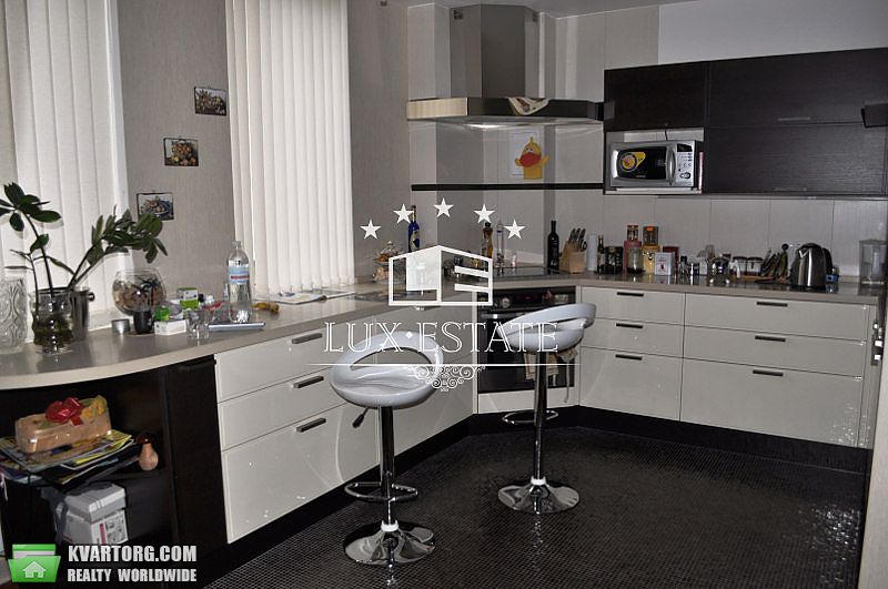 Rent out 3-room apartment. Киев,  Хоривая — photo 2