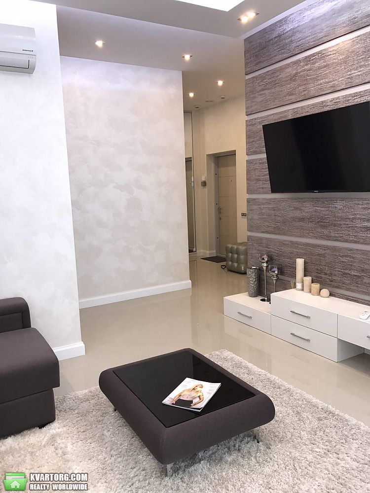 Rent out 3-room apartment. Киев, Драгомирова ул. — photo 2