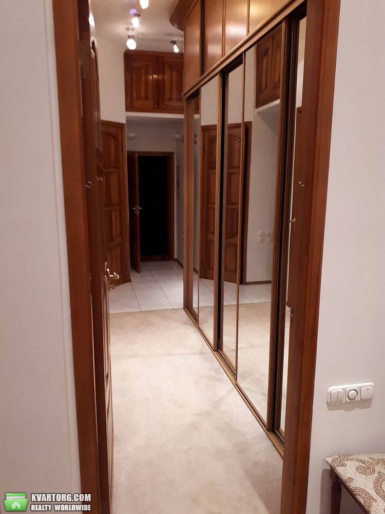 Rent out 2-room apartment. Киев, Десятинная 1/3 — photo 4