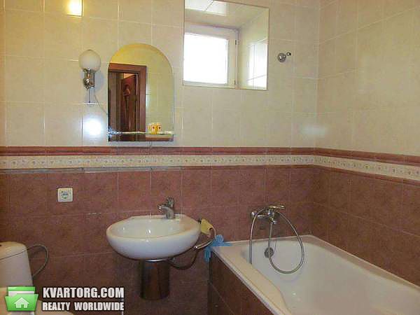 Rent out 3-room apartment. Киев,  Бажана — photo 9