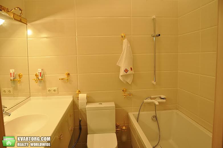 Rent out 1-room apartment. Киев, Жилянская — photo 4