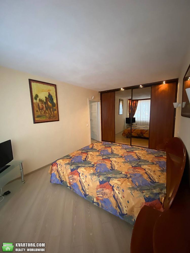 Rent out 3-room apartment. Киев,  Чешская — photo 4