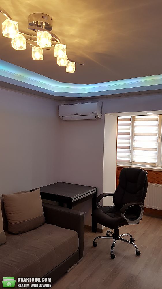Rent out 2-room apartment. Киев,  Соломенская — photo 10