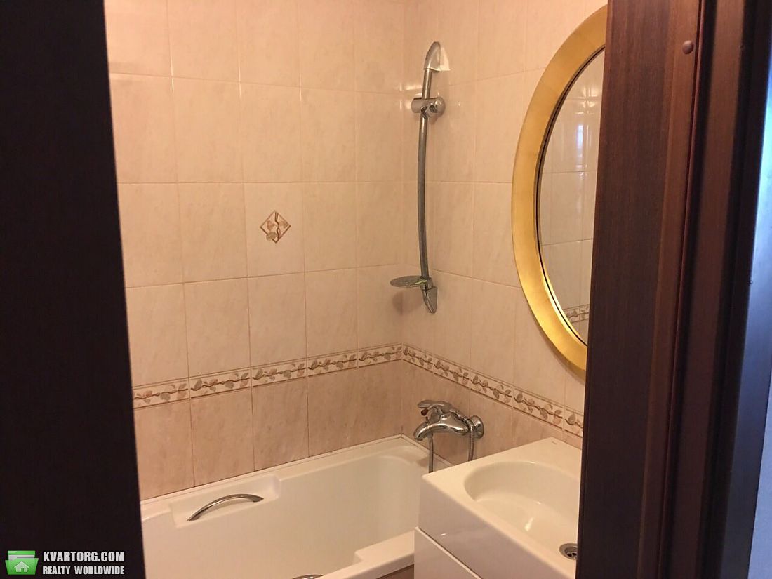 Sell 3-room apartment. Киев,  Святошинская пл — photo 2