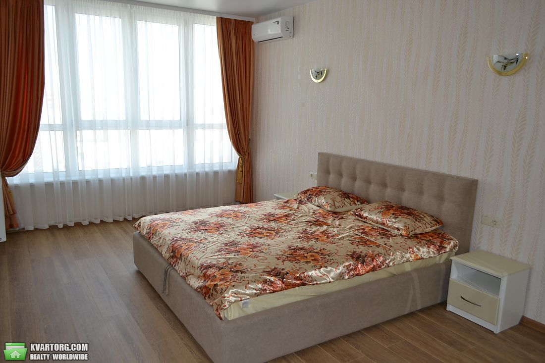 Rent out 1-room apartment. Киев,  Конева — photo 1