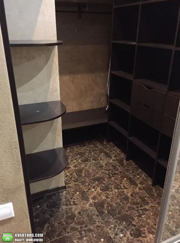 Rent out 2-room apartment. Киев,  Соломенская — photo 8